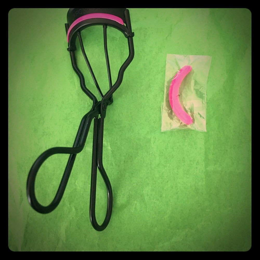Eyelash curlers two for one !